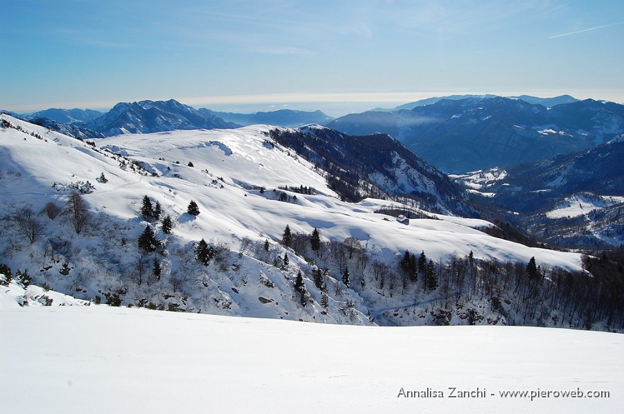 20 Panorama verso i piani dell'Alben.JPG